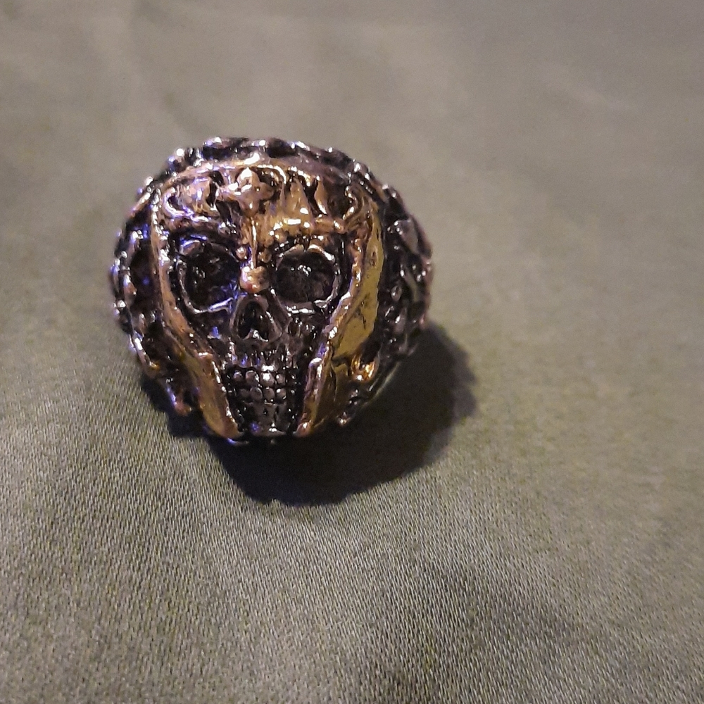 Mens skull ring size 9 1/2 4